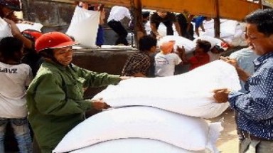  14.000 hộ dân ở Điện Biên nhận gạo cứu đói 