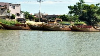  Bức xúc tình trạng khai thác cát bừa bãi trên sông Krông Ana