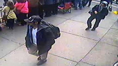  FBI công bố hình hai nghi phạm đánh bom tại Boston