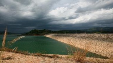  Mùa khô kéo dài, người dân "vật vã" vì thiếu nước