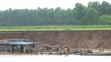  Hưng Yên: "Cát tặc" hủy hoại lòng sông Luộc làm hàng trăm mẫu đất canh tác bị nhấn chìm