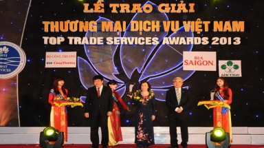  Siemens Việt Nam nhận Giải thưởng Doanh nghiệp Thương mại Dịch vụ Việt Nam tiêu biểu 2013