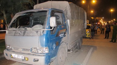  Hải Phòng:Xe bạch tuộc sống bị đập phá, tưới xăng chết gần hết