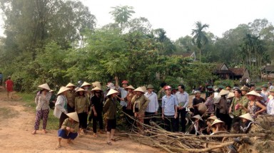  Dân phản đối lấy đất xây nghĩa trang: Bộ trưởng Bộ TN-MT nói gì?