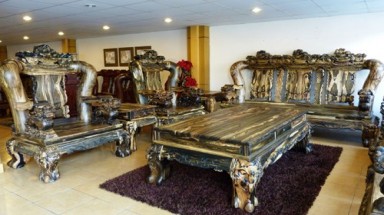 Bộ bàn ghế gỗ mun ngàn tuổi: Nặng cả tấn, giá tiền tỷ