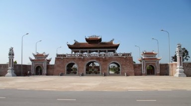    Sai phạm trong việc dựng những tấm bia đá tại đền Trần - Thái Bình