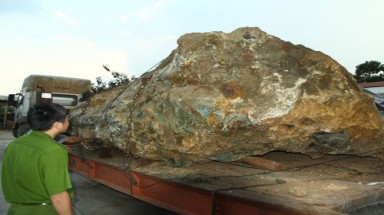  Vụ "tảng đá bán quý nặng 30 tấn": Phải xác định giá trị mới áp mức xử phạt thỏa đáng