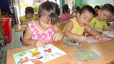 TP HCM: Trường mầm non 8 ủng hộ vẽ tranh biếm họa “Không xả rác bừa bãi”