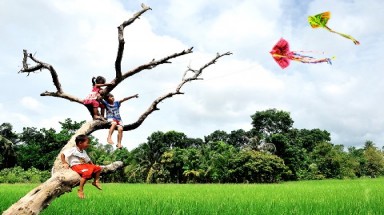 Ngày 17 tháng 4:Nắng nóng gay gắt ở Tây Bắc Bắc Bộ và các tỉnh Thanh Hóa đến Thừa Thiên Huế
