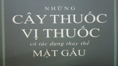  Tặng sách "Những cây thuốc vị thuốc có tác dụng thay thế mật gấu"