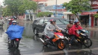  Bắc Bộ đón Quốc tế Lao động trong cơn mưa rào