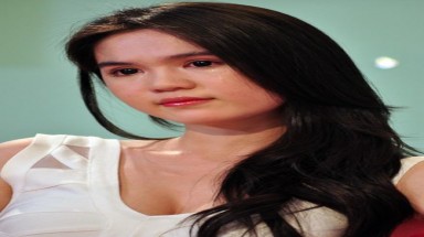   Ngọc Trinh bị gọi là “gái rẻ tiền”