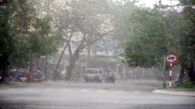 Bắc bộ cuối tuần có mưa rải rác, Nam bộ nắng nóng 