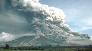  Núi lửa Philippines đột ngột phun trào, 4 người chết
