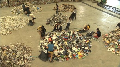  Thí sinh Project Runway Việt Nam nhặt rác làm thời trang tái chế?