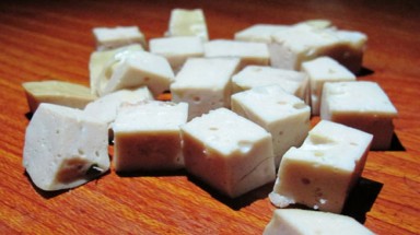      Giò lụa tự nhiên phát sáng trong đêm