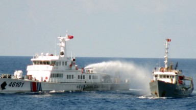  Tàu Việt Nam tiếp cận giàn khoan Trung Quốc ở bán kính 5-6 hải lý