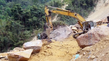  Nghệ An: Khai thác chui khoáng vật thiên nhiên?