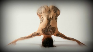  Sự phối hợp độc đáo của nghệ thuật body painting, yoga và nhiếp ảnh