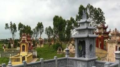  Quảng Ninh: Sụt lún bất thường, hàng chục ngôi mộ bị nứt