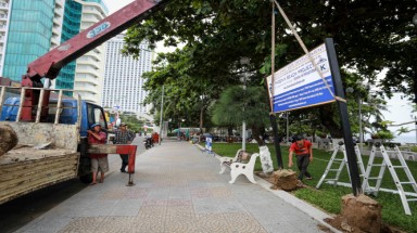  Đã tháo dỡ bảng “chủ quyền” trên bãi biển Nha Trang
