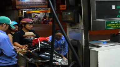   Giá xăng tăng mạnh gần 2.000 đồng/lít