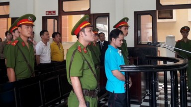  3 luật sư bào chữa cho ông Minh vụ chai nước ngọt có ruồi