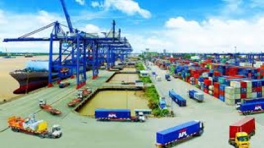  Phát huy lợi thế của địa phương và vùng lãnh thổ 
