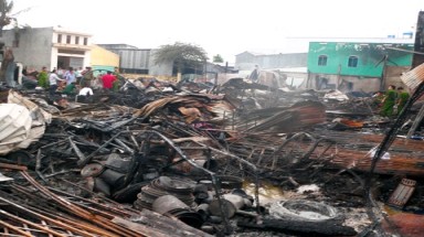  An Giang: Cháy kinh hoàng, 90 căn nhà thành tro