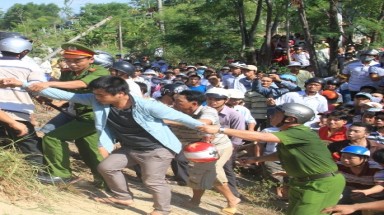    Bắt đối tượng nhẫn tâm móc túi người bị tai nạn giao thông