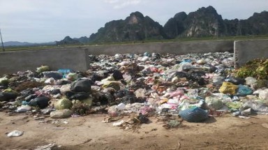  Ninh Bình: Kinh hoàng bãi rác trên đường nối thị trấn Nho Quan