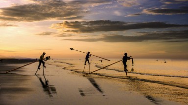   Chùm ảnh đẹp ngư phủ đánh cá trên những chiếc cà kheo