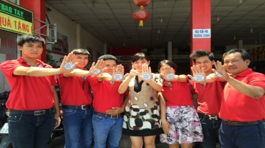  Nội thất Khải Hồng tham gia dán stiker "Không xả rác bừa bãi"