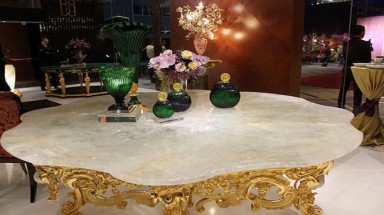 Chiếc bàn bằng ngọc bích hơn 8 tỉ đồng ở Sài Gòn