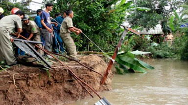  Cần Thơ: 7 người gặp nạn vì lốc xoáy, sạt lở 