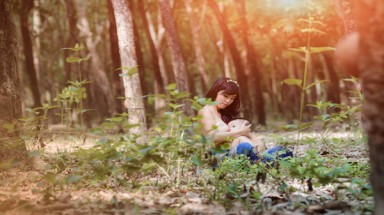  Ngắm hình ảnh bà mẹ cho con bú giữa thiên nhiên