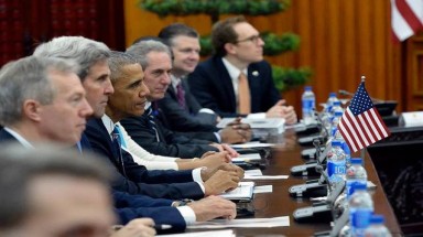  Trong cuộc họp với chính phủ Việt Nam, Tổng thống Obama đã dùng loại nước uống gì?