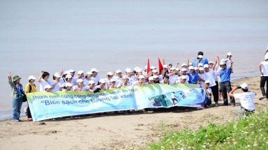  Nghệ An: “Làm cho biển sạch hơn”