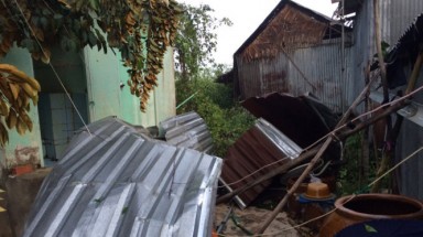  An Giang: Gần 300 nhà dân bị sập, tốc mái vì lốc xoáy
