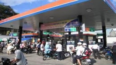  Giá xăng bất ngờ tăng 460 đồng/lít 