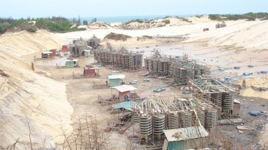 Khai thác titan ở Việt Nam: Cần những giải pháp mang tính lâu dài