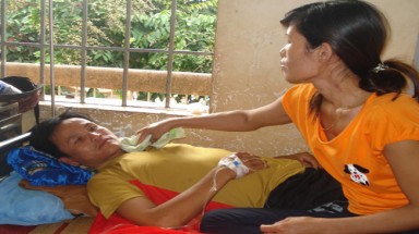    Ăn lòng, uống tiết trăn đất, 12 người nguy kịch