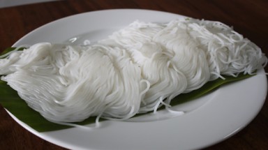     Trong bún có hóa chất công nghiệp giấy, bột giặt