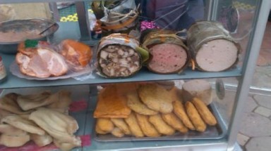 Giò chả, patê bị “bao vây” bởi hóa chất độc hại