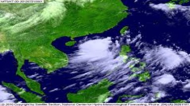  Áp thấp nhiệt đới trên biển gây mưa lớn ở Bắc Bộ