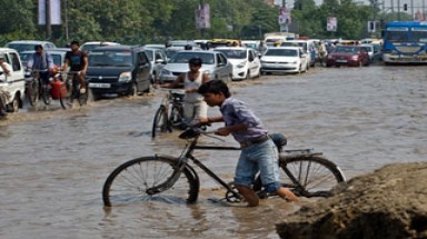     Lũ lụt và lở đất giết chết 50 người ở Nepal