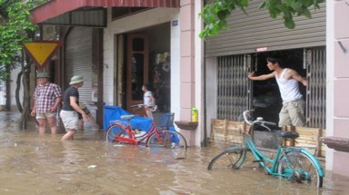   Nhiều hộ dân TP.Hạ Long phải di dời khẩn cấp do mưa lớn 