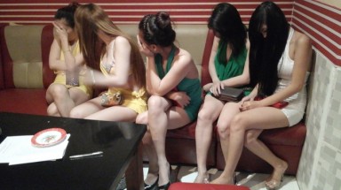  Nhà hàng tổ chức cho nhân viên múa sexy