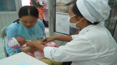  Vụ 3 trẻ tử vong: Nghi ngờ vắc-xin có "chất lạ"