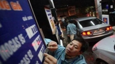  Xăng 'cõng' 8.244 đồng thuế: Bình ổn hay bất bình thường?